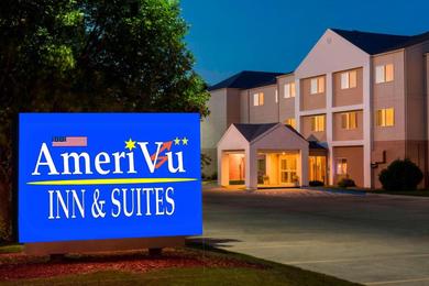 Hotel Amerivu Inn and Suites