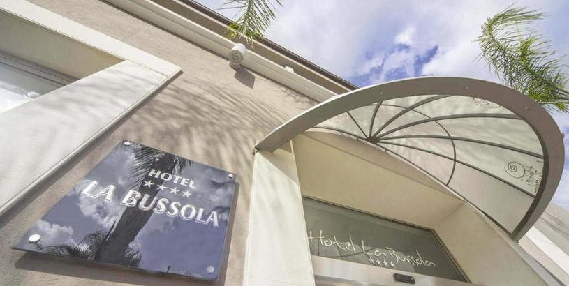 Отель Hotel La Bussola