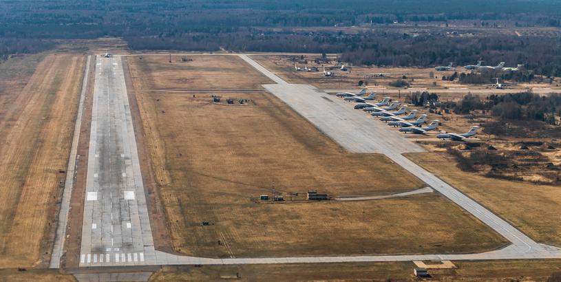 Centralia / James T. Field Memorial Aerodrome (YCE), Huron Park, Canada