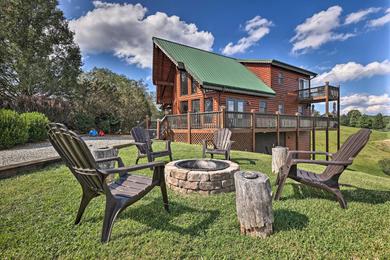 Holiday home Piney Creek Mountain-View Cabin with Wraparound Deck
