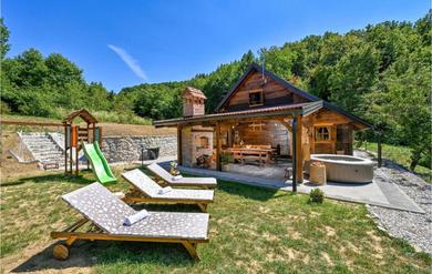 Дом отдыха Awesome home in Varazdin Breg with Jacuzzi, WiFi and 2 Bedrooms