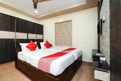 Hotel OYO 28131 Bhimas Residency