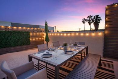 Дом отдыха LA Harbor View Home with Rooftop and BBQ Grill, FREE Tesla CHGR near DTLA & Beach