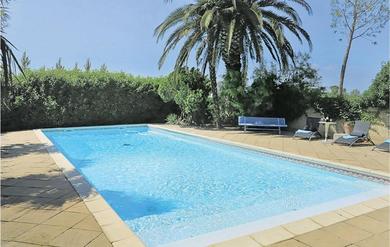 Дом отдыха Awesome Home In Arles With 7 Bedrooms, Private Swimming Pool And Outdoor Swimming Pool