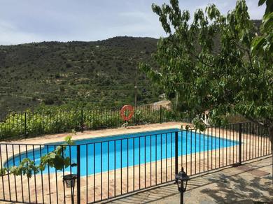 Holiday home Inviting holiday home in Laroya with shared pool