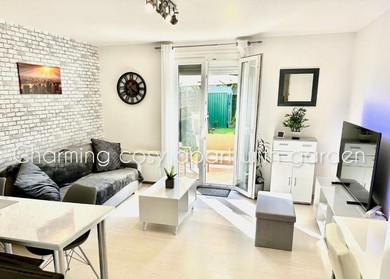 Apartments Charming cosy apart with garden free parking