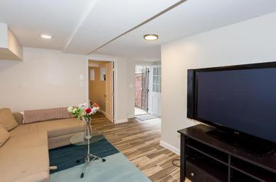 Гостевой дом 2 Full Bedrooms Basement Apt; 3-Min Walk To Petworth Metro;