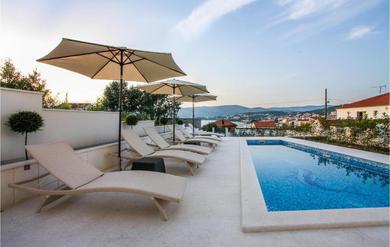 Stunning home in Okrug Gornji with Outdoor swimming pool, 3 Bedrooms and Heated swimming pool