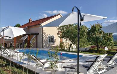 Holiday home Holiday home Bajagic 90 with Outdoor Swimmingpool