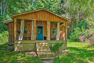 Holiday home Cozy and Charming Asheville Cabin 5 Mi to Downtown!