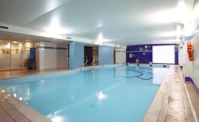 Apartments The Genoan - Designated Parking - City Center - Pool & Gym - Business Stays