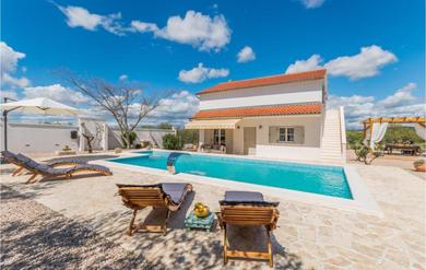Awesome Home In Polaca With Outdoor Swimming Pool, Wifi And Private Swimming Pool