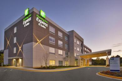 Отель Holiday Inn Express and Suites South Hill, an IHG Hotel