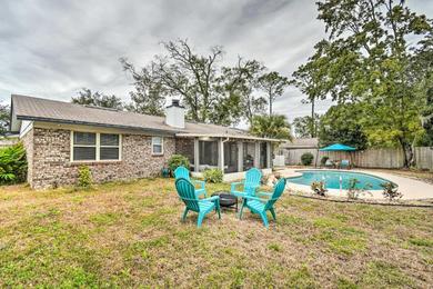 Holiday home Charming Orange Park Home with Backyard and Pool!