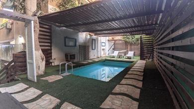 Villa Luxury family friendly villa with private entrance , parking and pool