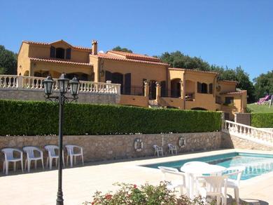 Вилла Quiet villa with swimming pool near Monaco