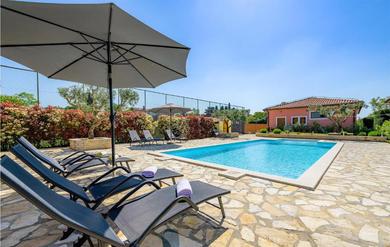 Holiday home Awesome home in Smoljanci with 4 Bedrooms, WiFi and Outdoor swimming pool