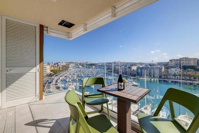 Stunning 3BR Apartment with Marina Views