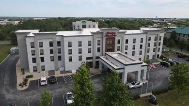 Отель Hampton Inn & Suites Louisville East