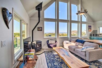 Southern Oregon Coast Vacation Rental with Deck