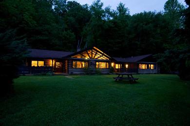 Guest house Creekwalk Inn Bed and Breakfast with Cabins