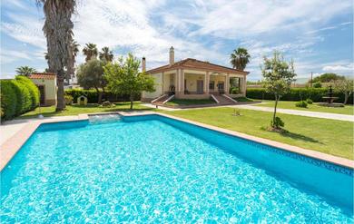 Holiday home Stunning Home In Los Palacios With 3 Bedrooms, Outdoor Swimming Pool And Swimming Pool