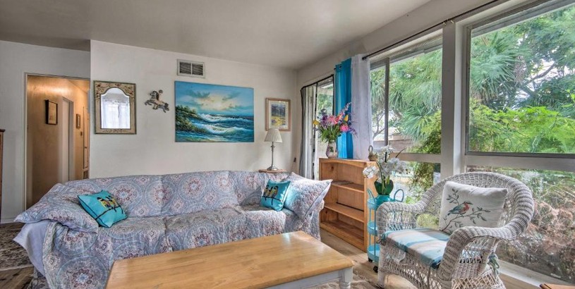 Дом отдыха Pet-Friendly Port Hueneme Home about 1 Mile to Beach!
