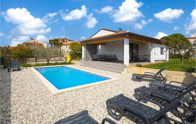 Holiday home Stunning home in Novigrad with Outdoor swimming pool, WiFi and 3 Bedrooms