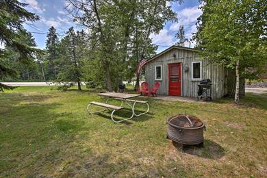 Charming Suttons Bay Cottage with Shared Waterfront!