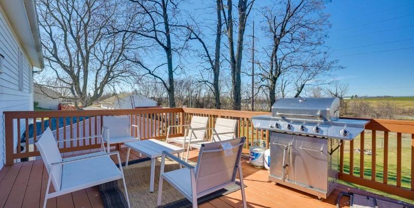 Holiday home Convenient Hummelstown Home with Deck!