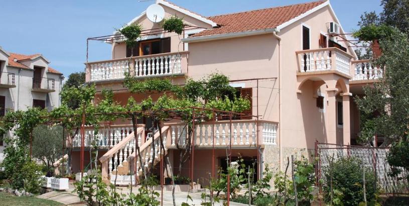 Apartments Apartments with a parking space Turanj, Biograd - 6197
