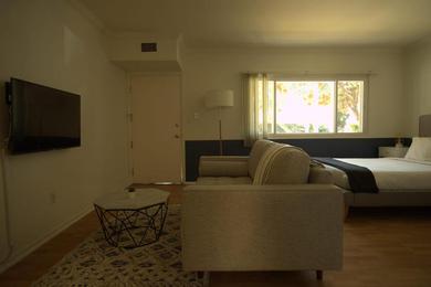 Apartments Gorgeous Spacious Quiet Studio apt by LAX wDesk