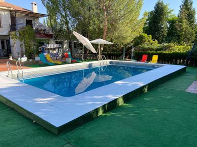 Дом отдыха Chalet con piscina privada a 5min de Puy Du Fou