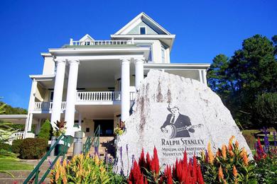 Guest house Ralph Stanley Museum Lodging