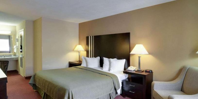 Отель Quality Inn & Suites Clarksville