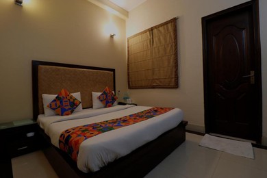 Hotel FabHotel LR Nehru Place