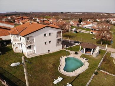 Guest house Apartments House Topal with pool in Radmani Poreč for max 21 persons