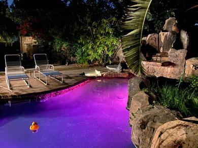 Free access to the Hawaiian-style swimming pool with waterfall slides