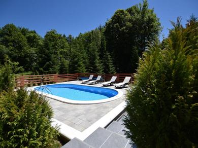 Holiday home Adorable home with pool and jacuzzi for use surrounded by beautiful nature