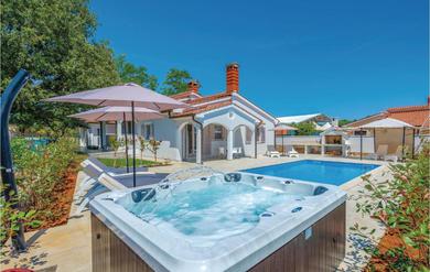 Holiday home Nice home in Vabriga w/ Outdoor swimming pool, Jacuzzi and Outdoor swimming pool