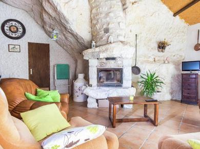 Дом отдыха Cave house with a unique charm in the Valley of the Loire Castles!