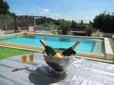 Апартаменты Studio avec piscine partagee et jardin clos a Villeneuve les Avignon