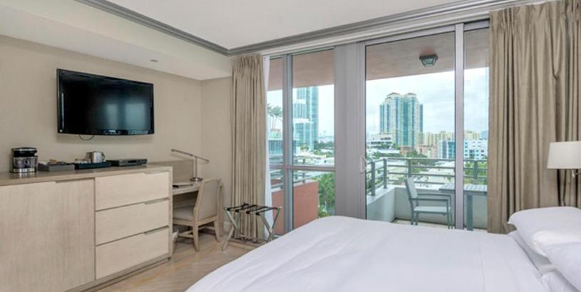 Apartments Miami Beachfront Hotel Studio with Balcony
