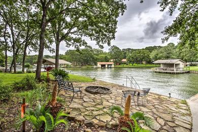 Malakoff Lake House - Deck, Boat Slips, and Fire Pit