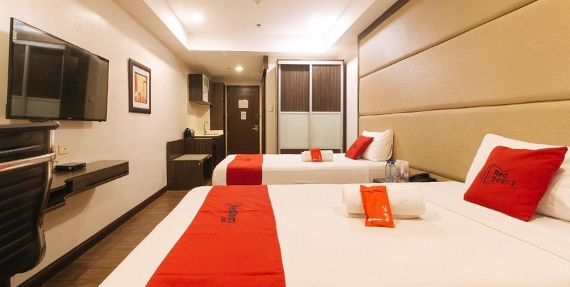 Hotel RedDoorz Premium @ West Avenue Quezon City