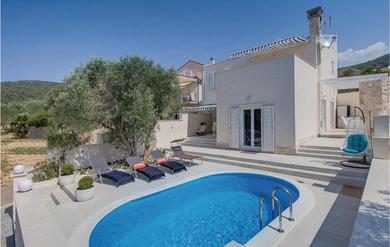 Holiday home Awesome home in Martinscica with 3 Bedrooms, WiFi and Outdoor swimming pool