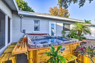 NEW! Cheerful bungalow with hot tub near beaches