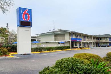 Motel 6-Charleston, SC - South