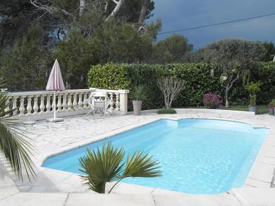 Apartments Charmante Villa à 15 min de Nice avec piscine