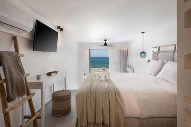 Отель Calla Luxury Seafront Suites
